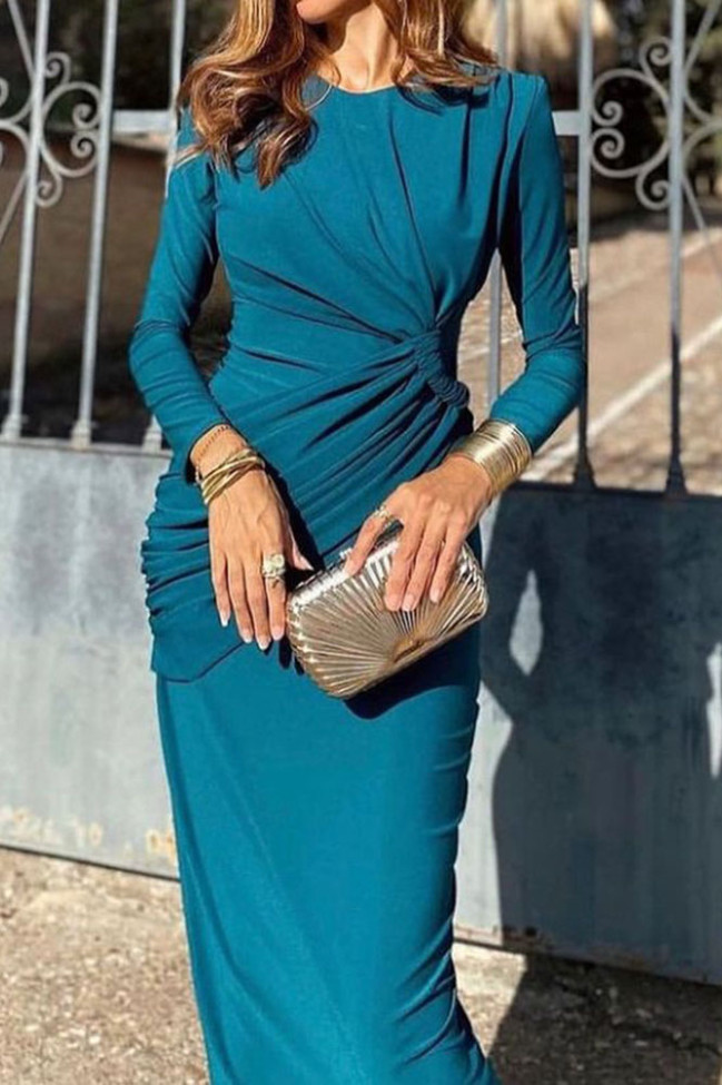 Solid Color Long Sleeved Hip Cinching Dress