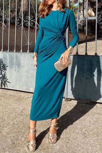 Solid Color Long Sleeved Hip Cinching Dress