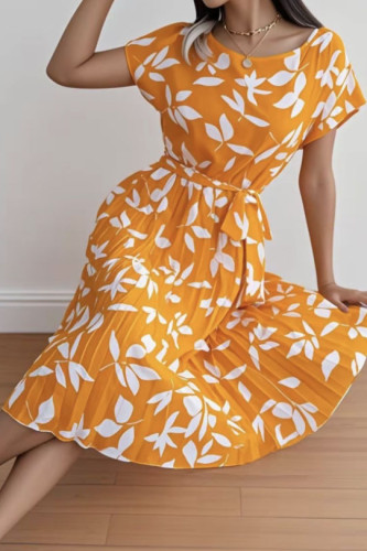 Round Neck Short Sleeved Pleated Dress
