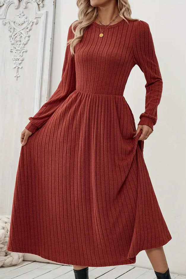 Round Neck Solid Color Knitted Long Sleeved Dress