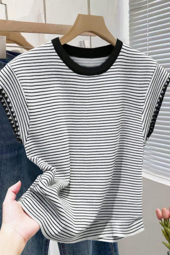 Round Neck Short Sleeved Striped T-shirt