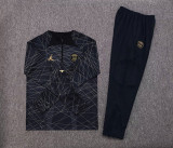 2023 PSG Jordan Black Half Pull Tracksuit (半拉链) (黑金条纹）