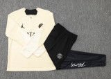 23-24 PSG Jordan Beige Half Pull Tracksuit #B783(半拉链)