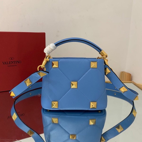 入手困難ヴァレンティノ ハンドバッグ コピー ROMAN STUD QUILTED Vuv61060