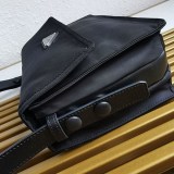 完売必至プラダ パッド入りフラップバッグ 偽物 Re-Nylon ジッパーポケット puk84432