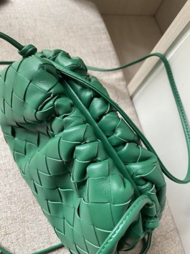 日本未入荷ボッテガヴェネタ 偽物 ミニ ザポーチ レザー製ミニクラッチバッグ bob30738