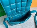 大人気!!新色ボッテガヴェネタ パデッド カセット コピーレザー製クロスボディバッグ boo08064