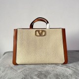 ヴァレンティノ シェブロンパターン SUPERVEE ハンドバッグ 偽物 Vuk05777