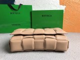 入手困難ボッテガヴェネタ パデットカセット 偽物 ショルダーバッグ アーモンド 591970VCQR12700