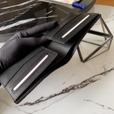 ルイヴィトン 財布 偽物 折り財布 ブラック モノグラム M69075