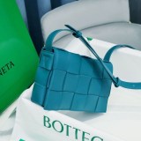 累積売上総額第１位！ボッテガヴェネタ 偽物 カセット クロスボディバッグ bov19914