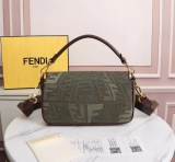 春もの新作フェンディ バゲット コピー フィッシュアイ FFキャンバス バッグ feg17784