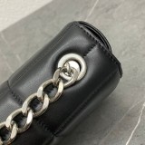 超話題!セリーヌ チェーン ショルダーバッグ コピー マトラッセ モノクローム Cev28727