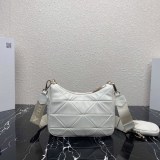 大人気!!新色プラダ 偽物トライアングルロゴ付き シープファー ショルダーバッグ pur05387