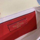ヴァレンティノ VEE レザー クロスボディバッグ偽物 ショルダーバッグVua95646