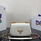 プレゼント最適プラダ サフィアーノレザー ショルダーバッグ 偽物 pur98525