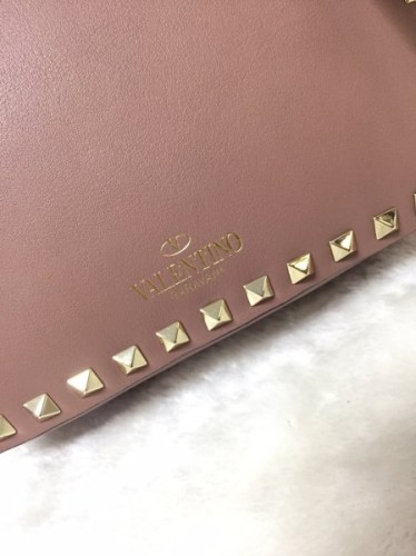 ★日本!!人気！ヴァレンティノ ショルダーバッグ コピー ハンドバッグ★ロックスタッズ Vuy67038