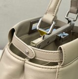 秋冬新作フェンディ 偽物 ピーカブー ミニ レザー バッグ feq73977