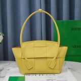 セール新作ボッテガヴェネタ ザアルコ 偽物 トップハンドルミニバッグ boc89093