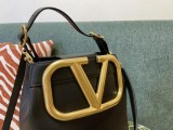 大人気！ヴァレンティノ コピーSUPERVEE Vロゴ カーフスキン ハンドバッグ 世界中で大人気！ Vuq45534