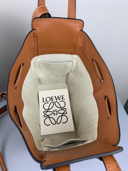 人気No1ロエベ ハンモック コピー ドローストリング ショルダーバッグ loi71697