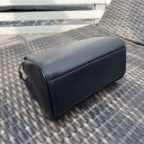 争奪戦フェンディ ピーカブー 偽物 ミニ レザー バッグ fev62355
