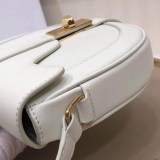 希少色セリーヌ コピー スモール ブザス 16（セーズ）バッグ Cen33126