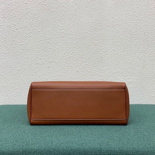 大人気！セリーヌ 16ショルダーバック L スーパーコピー 194043CR4.04LU 194043CR404LU