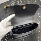 追跡付き 安いプラダ サフィアーノレザー ショルダーバッグ 偽物 puo73540