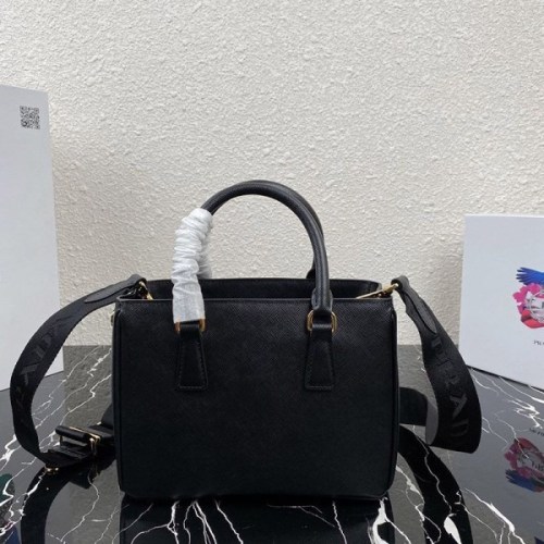 大人気! ギフトに最適♪ プラダ ショルダーバッグ 3way 1BA296