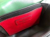 日本未入荷ヴァレンティノ ショルダーバッグ 偽物 Vロゴ SUPERVEE レザー クロスボディバッグ Vug17349