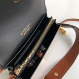 日本未入荷【バーバリー ショルダーバッグ 偽物】クロスボディ ZIP&バックル Baw86557