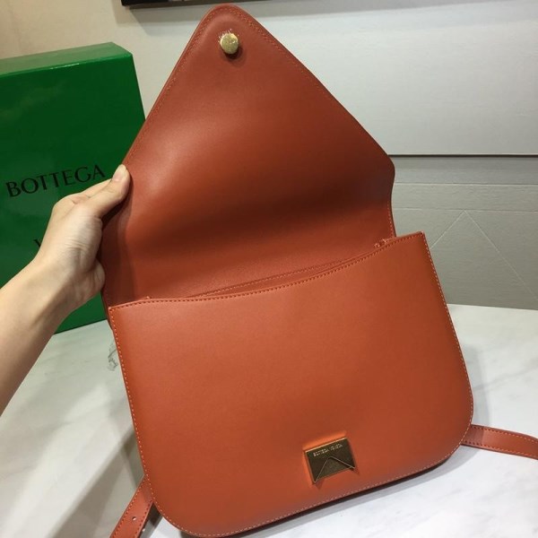 関税なしボッテガヴェネタ コピー マウント ミディアムエンベロープバッグ メープル 667398V12J07654