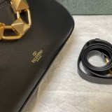 希少 高品質♪♪♪ヴァレンティノ スタッズサイン ショルダーバッグコピー新作 Vui59809