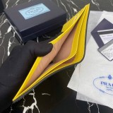 プラダ ササフィアーノエンボスレザー 財布 偽物 イエロー pul91833