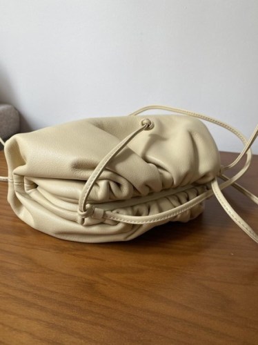 稀少ボッテガヴェネタ ミニ ザポーチ 偽物 レザー製ミニクラッチバッグ bog46421