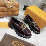 人気No1 TODS レディース ローファー レザー ロゴ入りメタル 偽物 toq95328