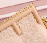 【日本未発売】フェンディ コピー ファースト スモール シープスキンバッグ fek00335