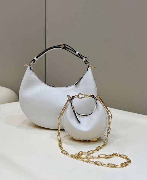 高品質♪♪♪フェンディ グラフィー スーパーコピー レザーチャーム fec07230