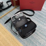☆超人気☆ヴァレンティノ ショルダーバッグ VEE レザー クロスボディバッグ Vul83278