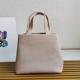 送料込プラダ ミディアム レザー ロゴ トートバッグ コピー pun75323