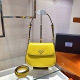 《大人気》プラダ★フラップ付きクレオショルダーバッグ 偽物 puy98195