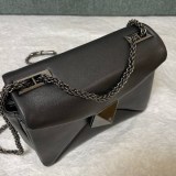 《大人気》最新【ヴァレンティノ】ワンスタッズ 偽物ナッパレザー チェーンバッグ 激安 Vuo12170