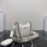 大人気!!新色プラダ 偽物トライアングルロゴ付き シープファー ショルダーバッグ pur05387