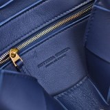 【日本未発売】ボッテガヴェネタ カセット 偽物 クロスボディバッグ boe53605
