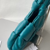 《大人気》ボッテガヴェネタ パデッド ロック コピー ショルダーバッグ 680163V1F204632