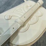 【日本未発売】セリーヌ フォルコ キュイル トリオンフ 偽物 ショルダーバッグ Cek67352