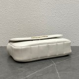 セリーヌ チェーン ショルダーバッグ 偽物 マトラッセ モノクローム 2色 111273EPZ04LU