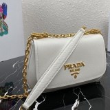 プレゼント最適プラダ サフィアーノレザー ショルダーバッグ 偽物 pur98525