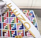 希少色フェンディ ピーカブー アイシーユー 偽物 ミディアム FFキャンバス バッグ few53624